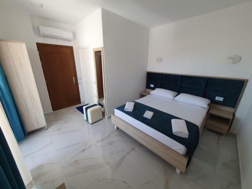 Hotel Eksamilia