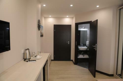 4room Hotel