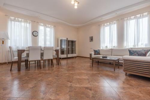 Stay Inn-royal Suite Apartments