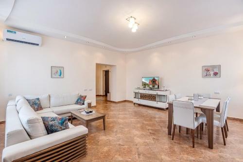 Stay Inn-royal Suite Apartments