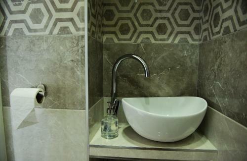 Spacious Modern 2 Bedrooms Apartment In Central Yerevan