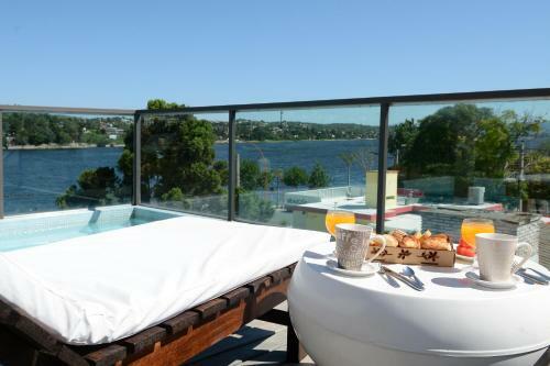 Hotel Costalago Suites
