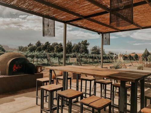 Tres Cruces Wine Lodge
