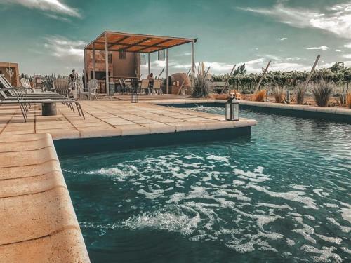 Tres Cruces Wine Lodge