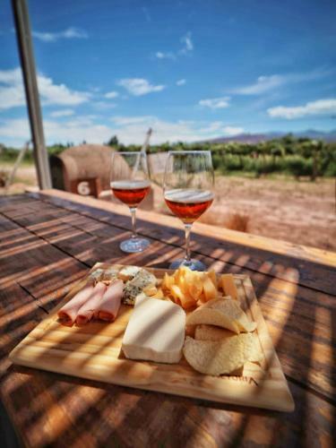 Tres Cruces Wine Lodge