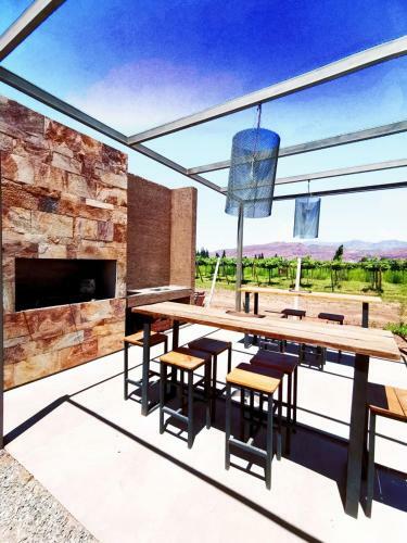 Tres Cruces Wine Lodge