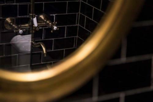 Apartamento Golden Moon Mid Century Modern