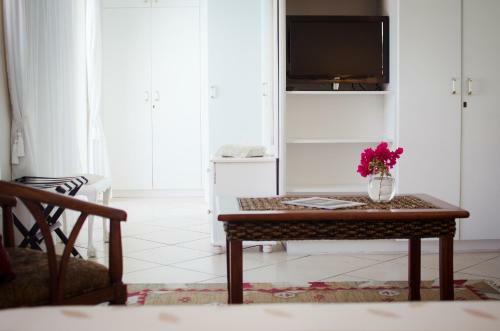 Hostal Paradiso Guesthouse & Self-catering Cottage