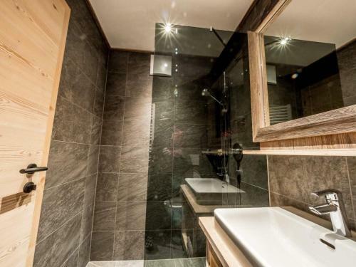 Mountain-view Apartment In Finkenberg With Sauna