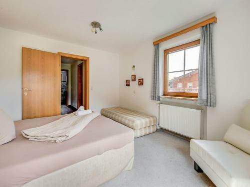 Attractive Apartment In Hainzenberg With Ski Storage
