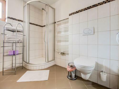 Attractive Apartment In Hainzenberg With Ski Storage