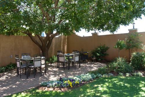 Hostal Rise And Shine Lodge