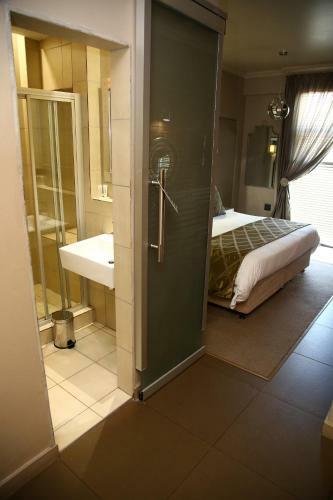 Hotel The Aviator Or Tambo