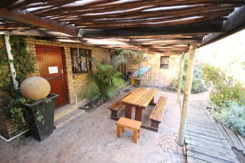 Saltycrax Backpackers And Surf Hostel