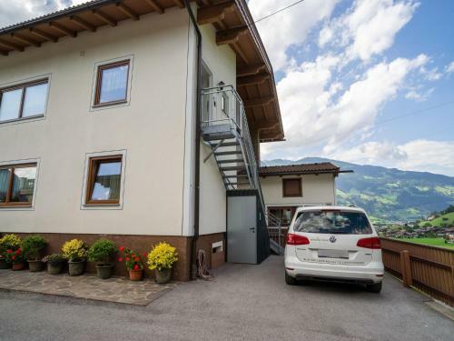 Simplistic Apartment In Ramsau Im Zillertal With Ski-storage