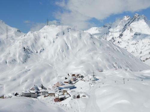 Spacious Apartment In Sankt Anton Am Arlberg With Balcony