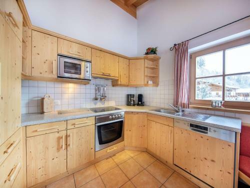 Cozy Chalet With Sauna, Close To K�nigsleiten