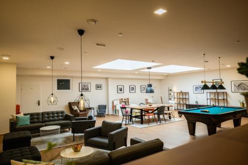 Jimmy's Apartments 10