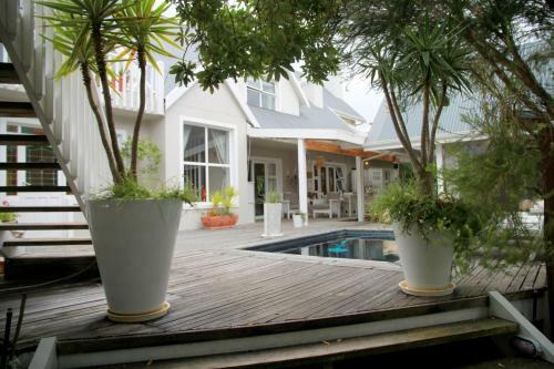 Bed & Breakfast Sea Breeze Beach House Plettenberg Bay