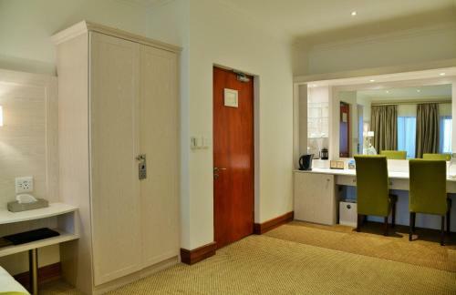 Hostal Val Du Charron Guest House & Wine Estate