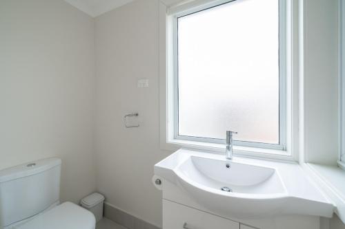 Water View Home- Minutes To Town