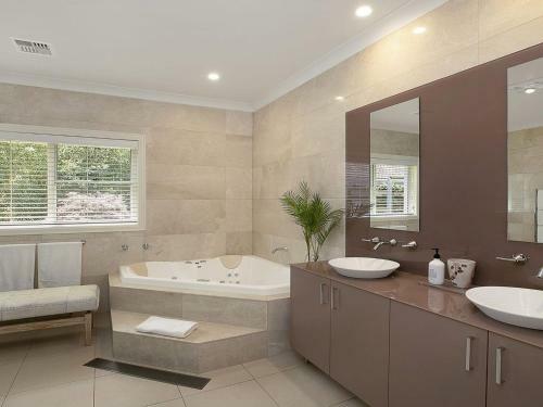 Hillview Cottage - Classic Country Comfort And Charm