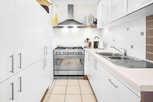 Stylish 2-bed Apartment With Sweeping River Views