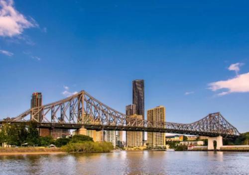 Sk2 - Charming Skyline Cbd W River Views 3 Br Private Apartment