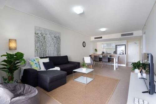 Sk2 - Charming Skyline Cbd W River Views 3 Br Private Apartment