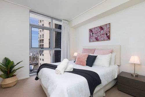 Sk2 - Charming Skyline Cbd W River Views 3 Br Private Apartment