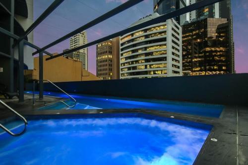 Amazing Brisbane Cbd 2 Bedroom Apartment With River Views