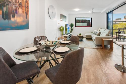 Rooftop Pool, Bbq And Gym At Chic Valley Apartment