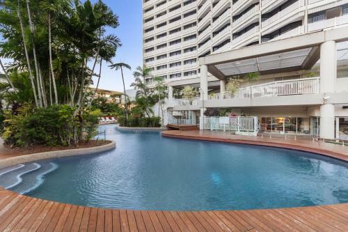 Luxury Pool Side Apartment In Beachfront Resort