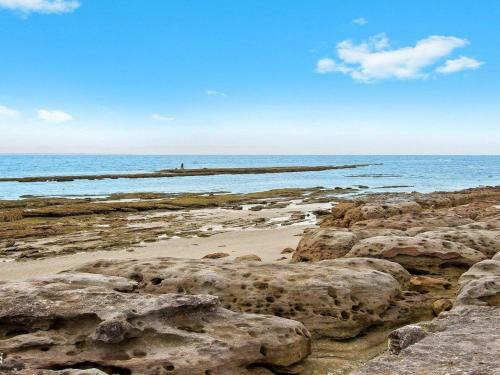 Dunkarein - 600m To Bosom Beach