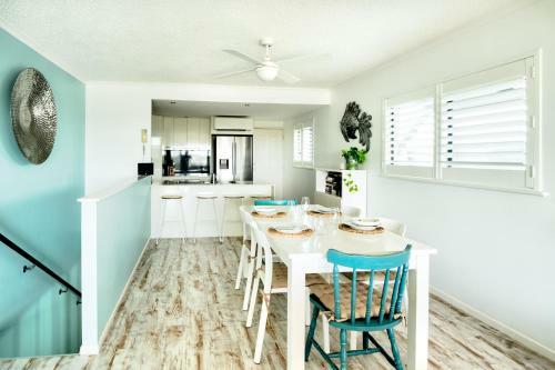 Coolum Beach 3 Level Townhouse Private Rooftop Terrace Spa Overlooking Mount Coolum