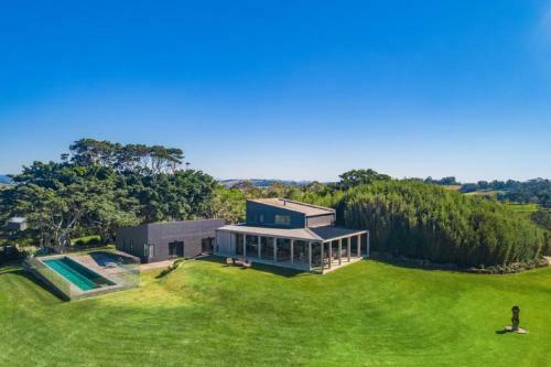 Your Luxury Escape - Hogan's Bluff