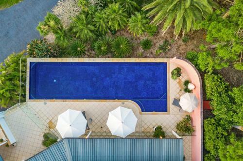 Your Luxury Escape - White Wood