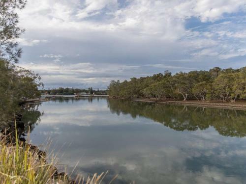 Kookas Nest - Waterfront Home, Tranquil Setting