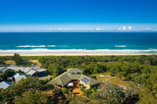 Seascape @ 19 Pindari - Privacy, Space, Views