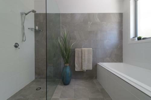Yaringa - Retreat Style Accomodation With Swimming Pool
