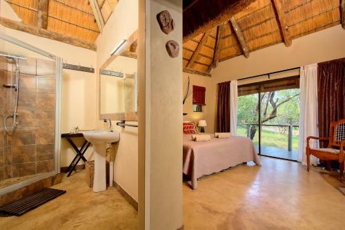 Bed & Breakfast Ehlathini Lodge