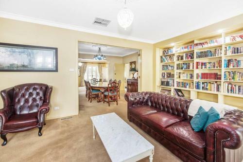 Ayr House - Echuca Holiday Homes