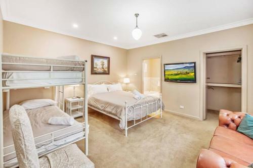 Ayr House - Echuca Holiday Homes