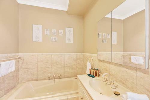 Ayr House - Echuca Holiday Homes