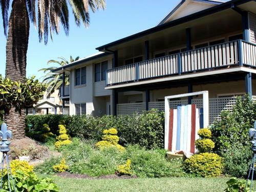 Tokelau 2 - Tuncurry Townhouse
