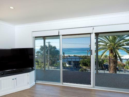 Aqua Palm With Sweeping One Mile Views
