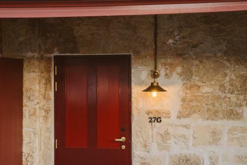 Warders Hotel Fremantle Markets