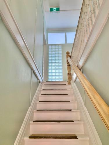 New England Rest Apartments-unit A