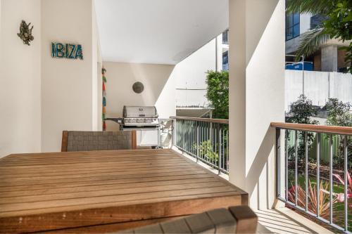 Lovely Apartment With Bbq Deck And Yard Near Beach