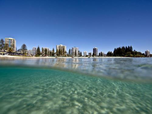 Apartamento Pacific View Unit 4 - Comfortable Budget Style, Beachfront Rainbow Bay Coolangatta
